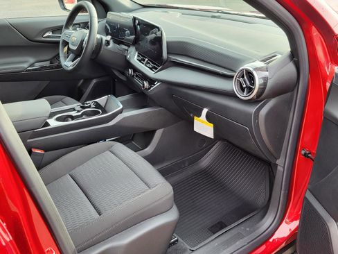 New 2026 Chevrolet Equinox LT w/ Safety and Technology Package FWD image 9