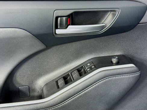 Used 2023 Toyota Highlander XLE image 22