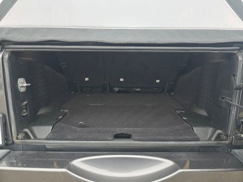 Used 2017 Jeep Wrangler Unlimited Sahara w/ Connectivity Group image 15