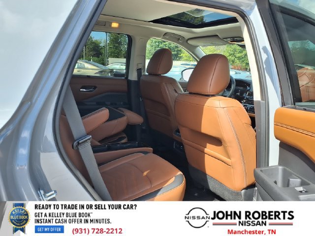 Used 2024 Nissan Pathfinder Platinum FWD image 19