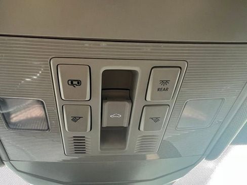 Used 2024 Volkswagen Jetta SE image 8