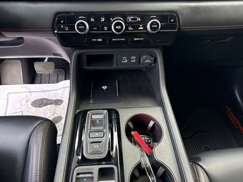 Used 2025 Honda Pilot TrailSport image 25