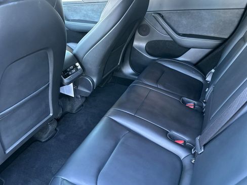Used 2025 Tesla Model Y Long Range image 13