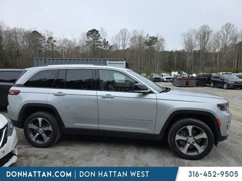 Used 2022 Jeep Grand Cherokee Limited 4xe w/ Luxury Tech Group II AWD/4WD image 11