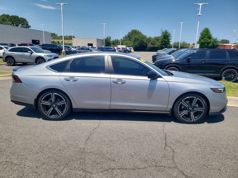 Used 2023 Honda Accord Sport image 2