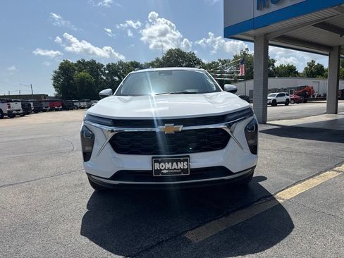New 2026 Chevrolet Trax LT w/ Driver Confidence Package FWD image 10