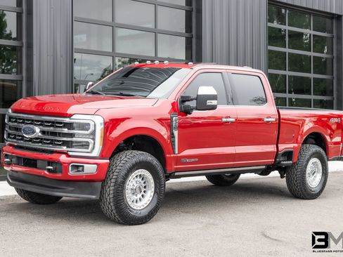 Used 2023 Ford F250 Platinum AWD/4WD image 2
