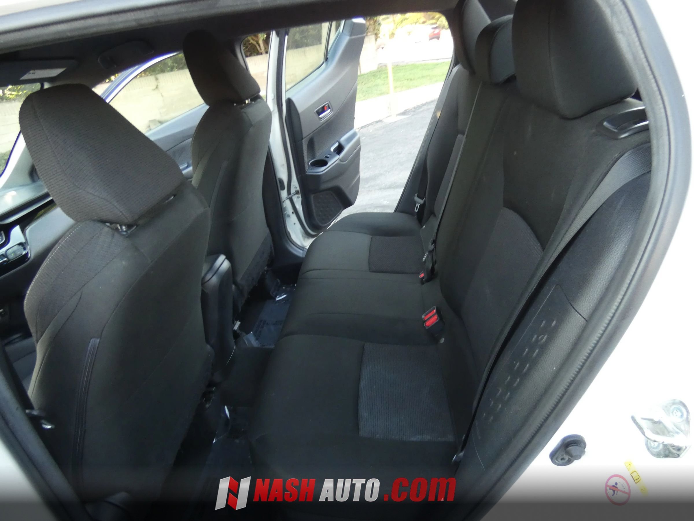 Used 2019 Toyota C-HR LE FWD image 32