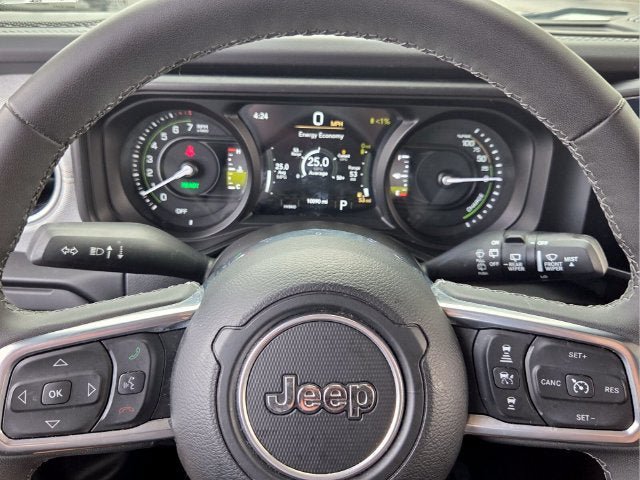 Used 2025 Jeep Wrangler Unlimited Sahara AWD/4WD image 30