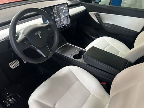 Used 2022 Tesla Model Y Performance image 11