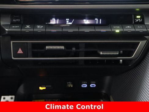 Used 2025 Toyota Camry SE image 20