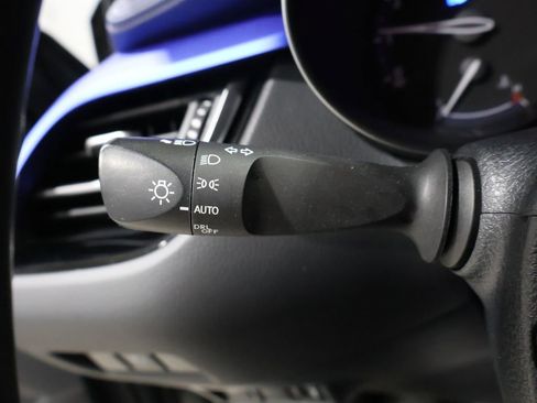 Used 2022 Toyota C-HR XLE image 33