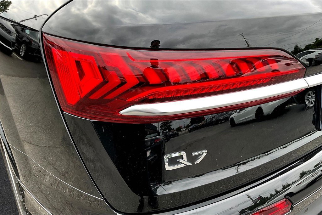 Used 2023 Audi Q7 3.0T Premium w/ Convenience Package AWD/4WD image 21