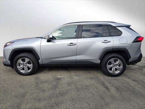 Used 2022 Toyota RAV4 XLE FWD image 6