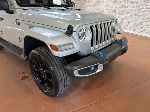 Used 2022 Jeep Wrangler Unlimited Sahara w/ Cold Weather Group AWD/4WD image 9