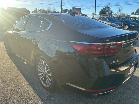 Used 2017 Kia Cadenza Premium w/ Luxury Package image 5