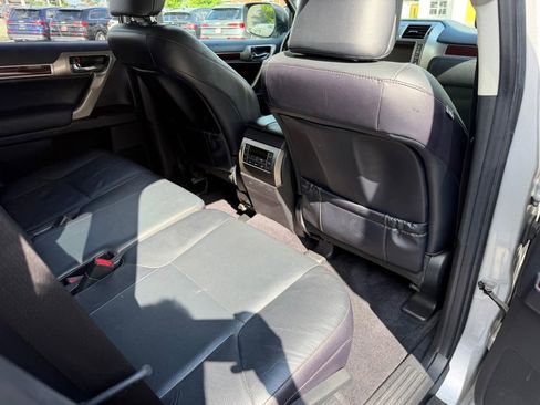 Used 2018 Lexus GX 460 Premium w/ Premium Package AWD/4WD image 29