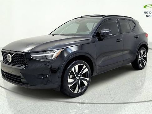 Used 2024 Volvo XC40 B5 Plus w/ Protection Package Premier AWD/4WD image 3