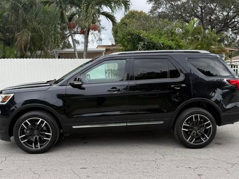 Used 2018 Ford Explorer XLT w/ Equipment Group 201A image 3