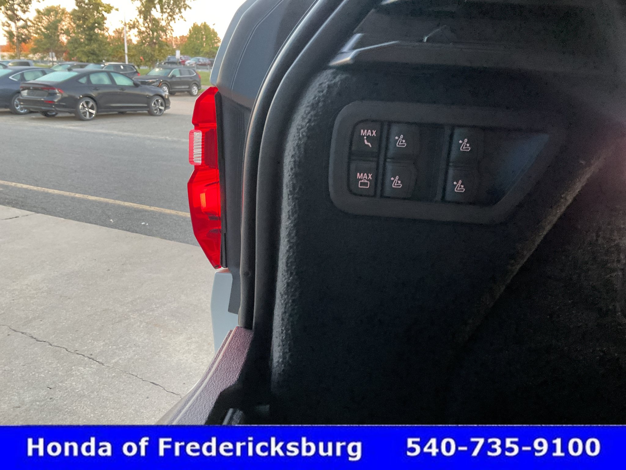 Used 2022 BMW X7 xDrive40i w/ Executive Package AWD/4WD image 27