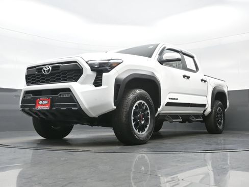 Used 2024 Toyota Tacoma TRD Off-Road w/ TRD Off Road Upgrade Package AWD/4WD image 29