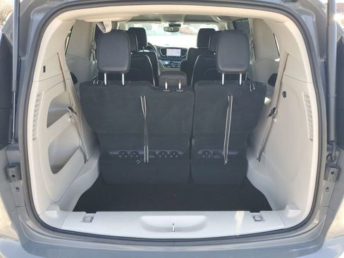 Used 2022 Chrysler Pacifica Touring-L image 30