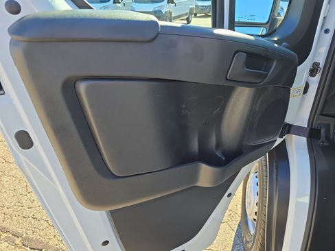 Used 2025 RAM ProMaster 2500 w/ Convenience Group image 11
