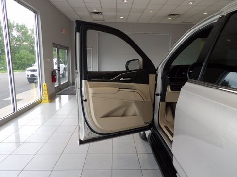 Used 2023 Cadillac Escalade ESV Premium Luxury w/ Performance Package AWD/4WD image 8