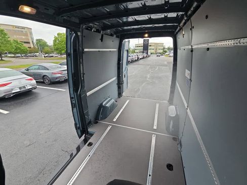 Used 2025 Mercedes-Benz Sprinter 2500 image 8