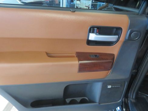 Used 2017 Toyota Sequoia Platinum AWD/4WD image 18