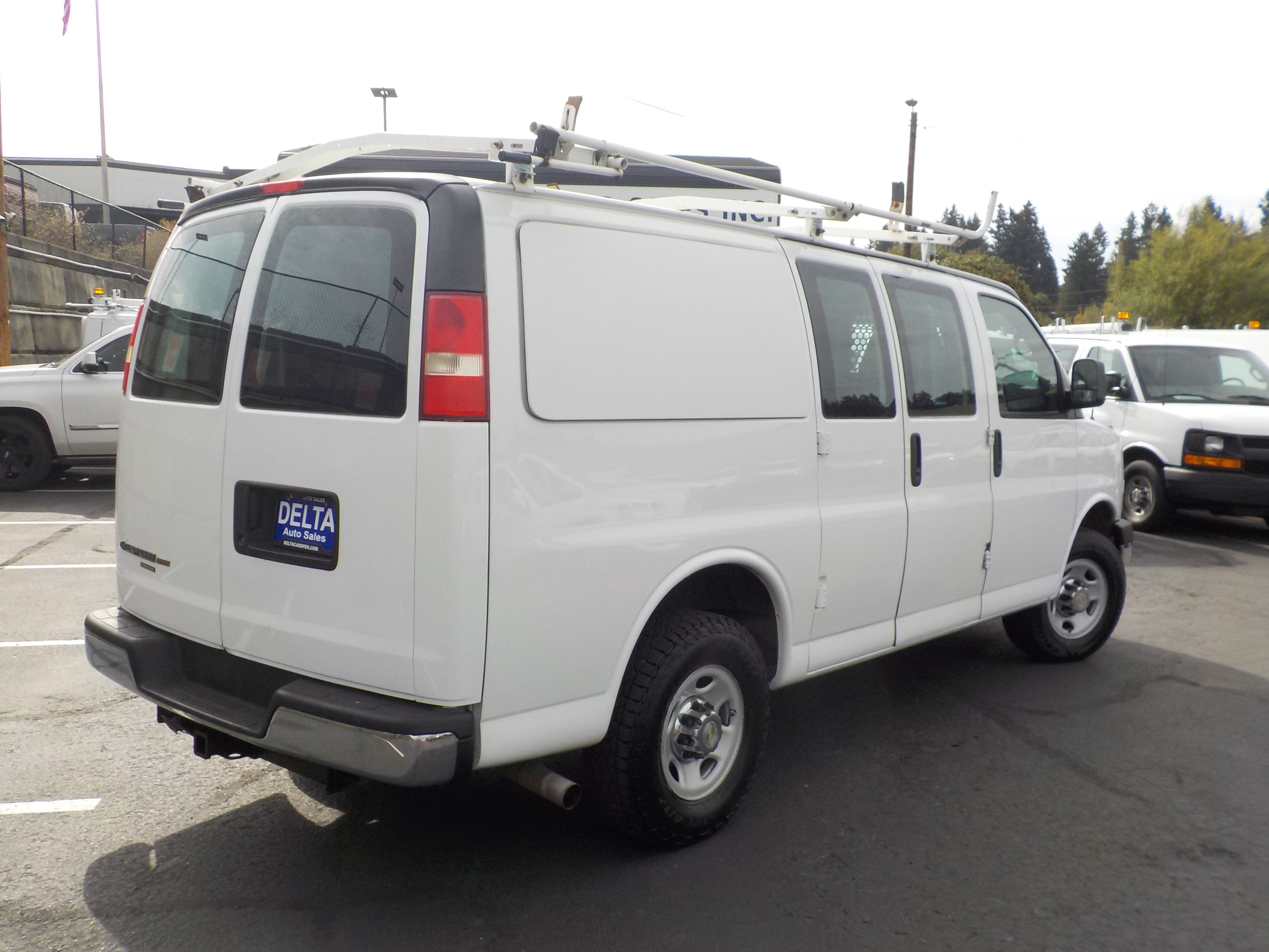 Used 2014 Chevrolet Express 2500 w/ Express Access Plus Package RWD image 7