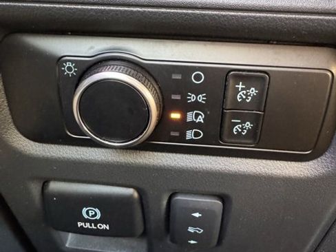 Used 2024 Ford Expedition XLT image 27