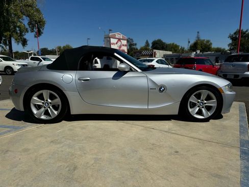 Used 2006 BMW Z4 3.0i RWD image 6