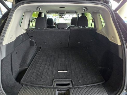 Used 2025 Nissan Rogue SV image 8