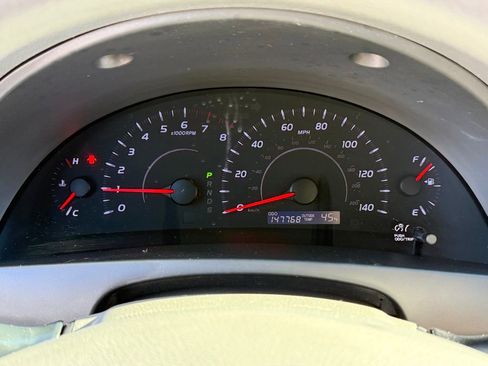 Used 2010 Toyota Camry image 17