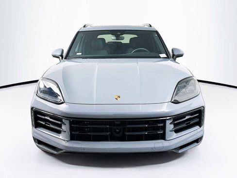 Certified 2025 Porsche Cayenne image 6