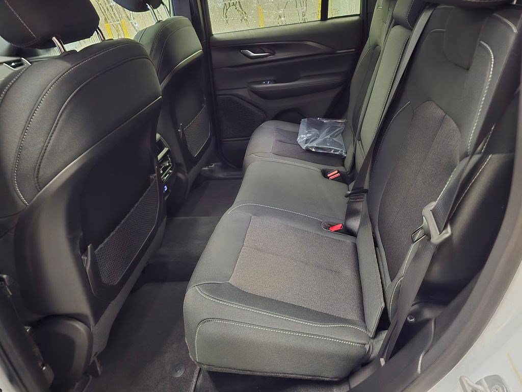 New 2027 Jeep Grand Cherokee Laredo X RWD image 30