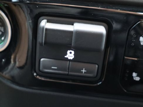 Certified 2025 Chevrolet Silverado 1500 LT image 31