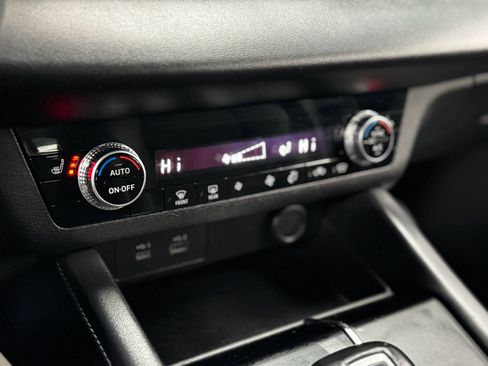 Used 2023 Mitsubishi Outlander SE image 25