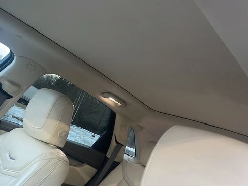 Used 2017 Cadillac XT5 Luxury image 27