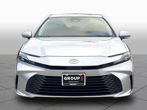 Used 2025 Toyota Camry LE w/ Convenience Package FWD image 4