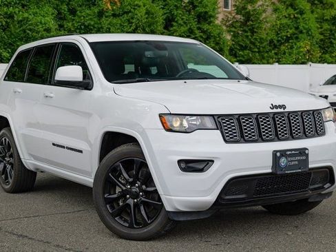 Used 2022 Jeep Grand Cherokee Laredo X image 2