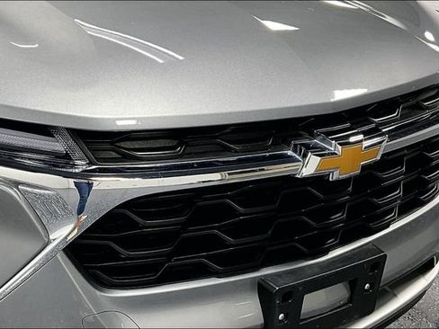 Used 2025 Chevrolet Trax LT FWD image 28