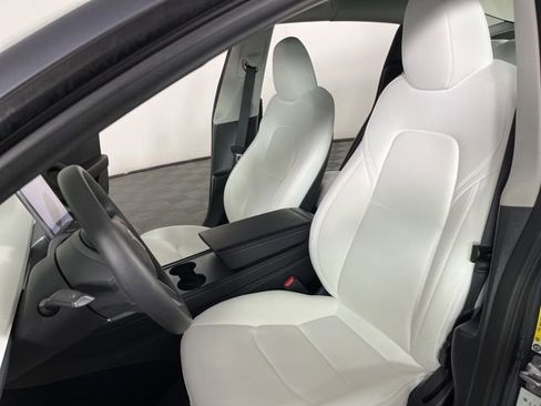 Used 2023 Tesla Model 3 Standard Range image 18