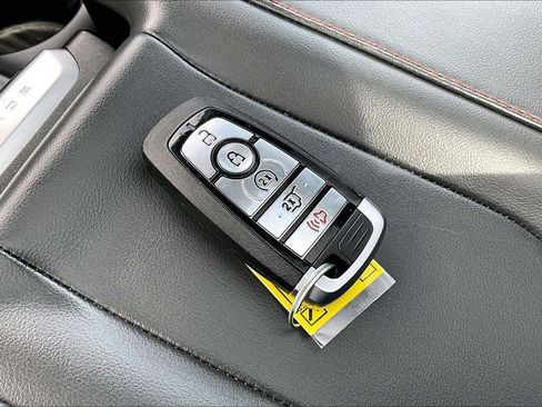 Used 2025 Ford Expedition Max Active AWD/4WD image 6