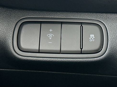 Used 2025 Hyundai Venue SEL image 17