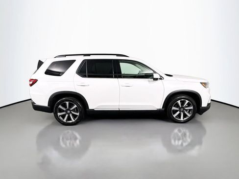 Certified 2025 Honda Pilot Touring image 8