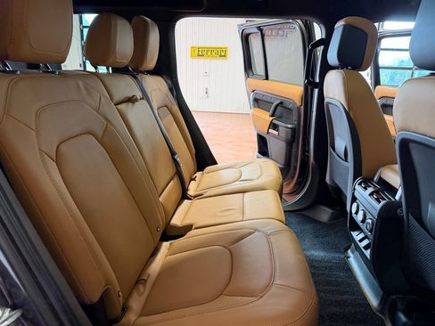 Used 2023 Land Rover Defender 110 image 23