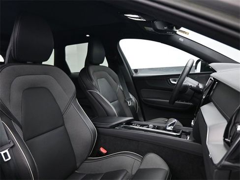 Used 2023 Volvo XC60 B5 Ultimate w/ Climate Package image 36