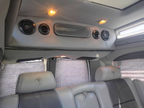 Used 2017 Chevrolet Express 2500 RWD image 15